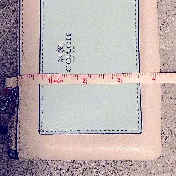 🎉HP🎉COACH (MULTIPLE CHARMS) CORNER ZIP WRISTLET/color:silver/sea glass/chalk - Picture 13 of 15